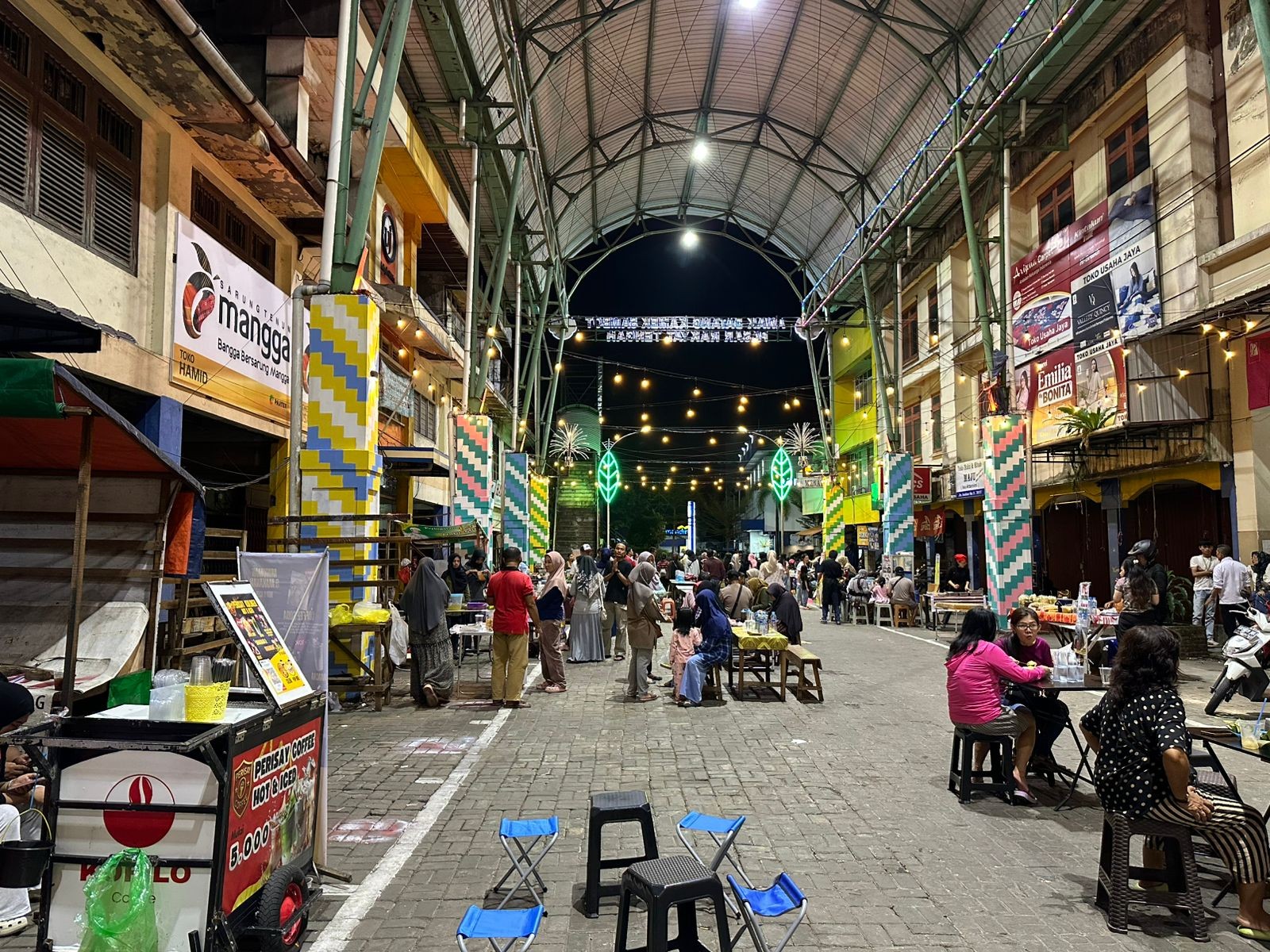 LAUNCHING DAN PEMBUKAAN PASAR MALAM DI PASAR TENGAH KOTA PONTIANAK