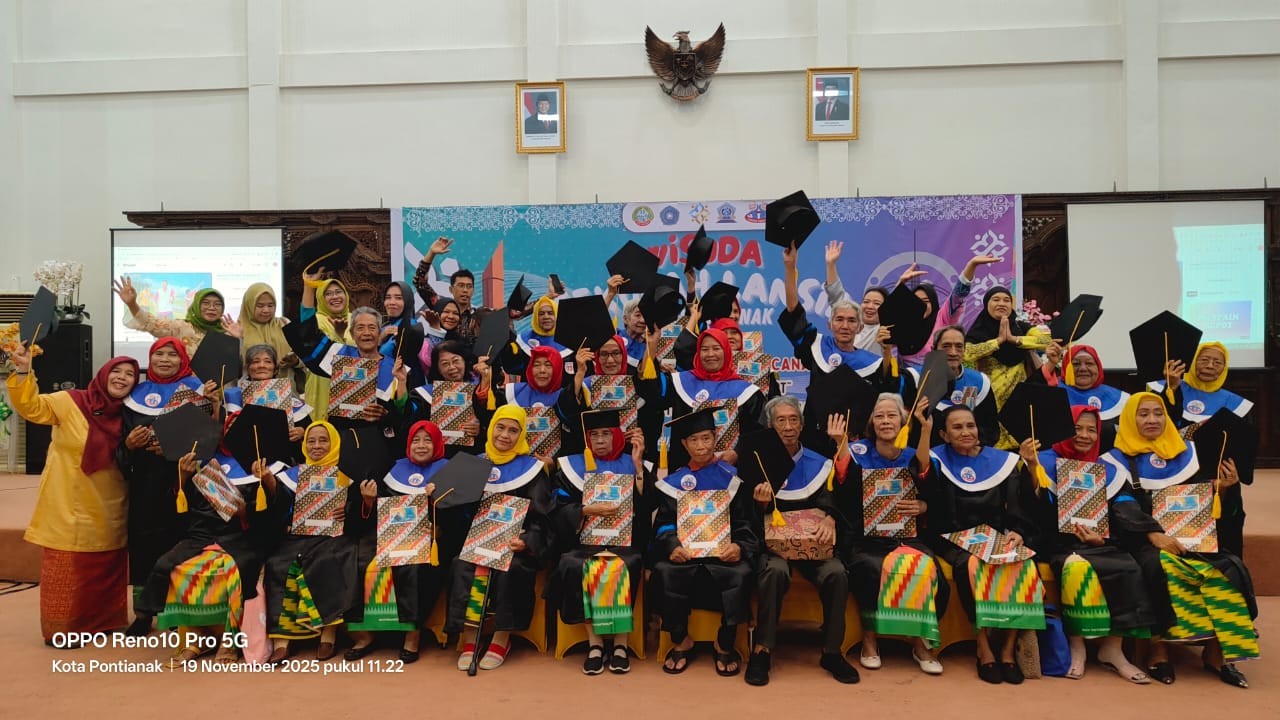 KEGIATAN WISUDA SEKOLAH LANSIA